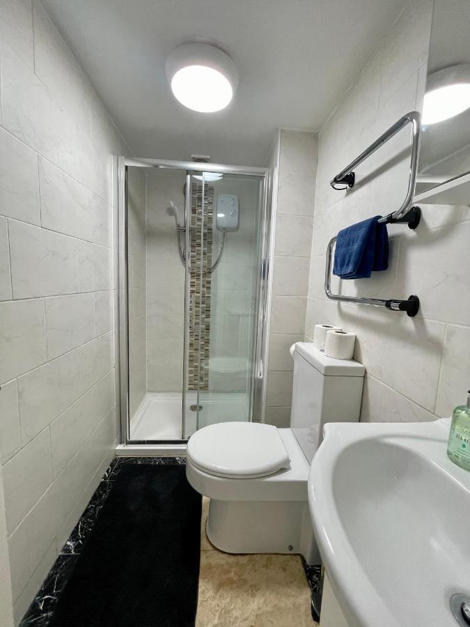 קארדיף 8 Person, 4 Bedroom Light, Warm & Modern Apartment מראה חיצוני תמונה